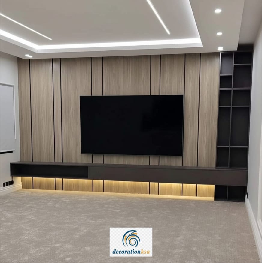 ديكور تلفزيون غرفة نوم بسيط مع إنارة ليد